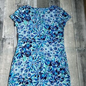 Lilly Pulitzer dress blue white design size XS like new 93% rayon 7% spandex